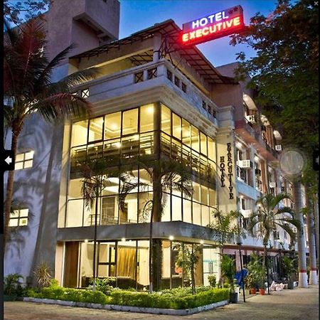 Hotel Executive Szúrat Kültér fotó