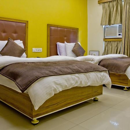 Hotel Executive Szúrat Kültér fotó