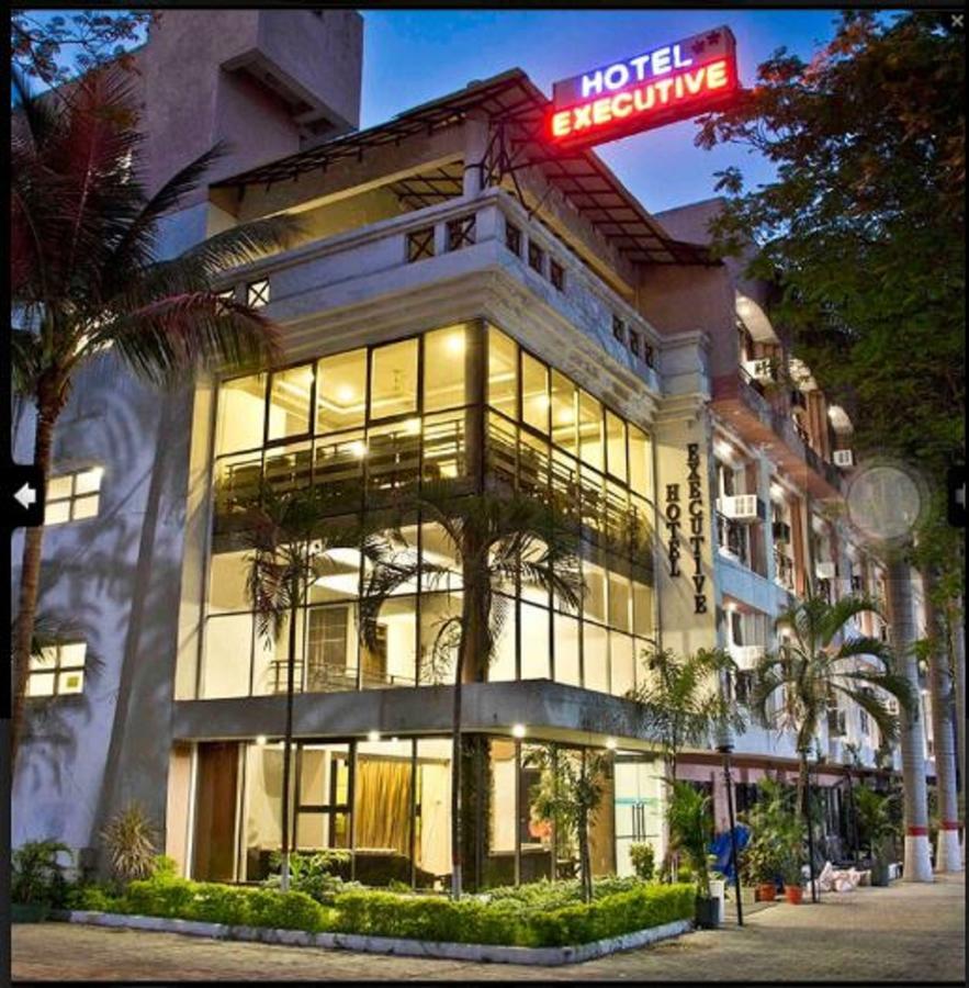 Hotel Executive Szúrat Kültér fotó