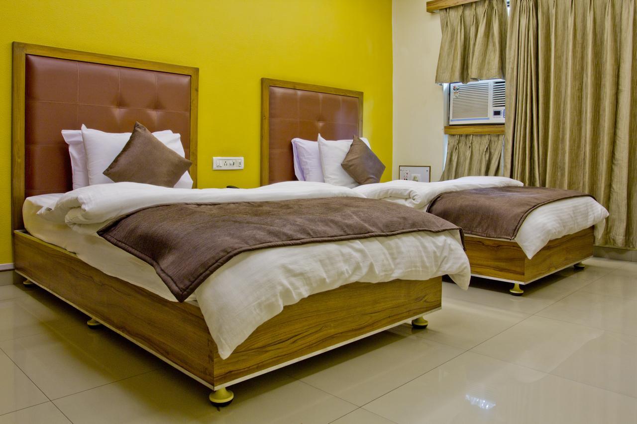 Hotel Executive Szúrat Kültér fotó