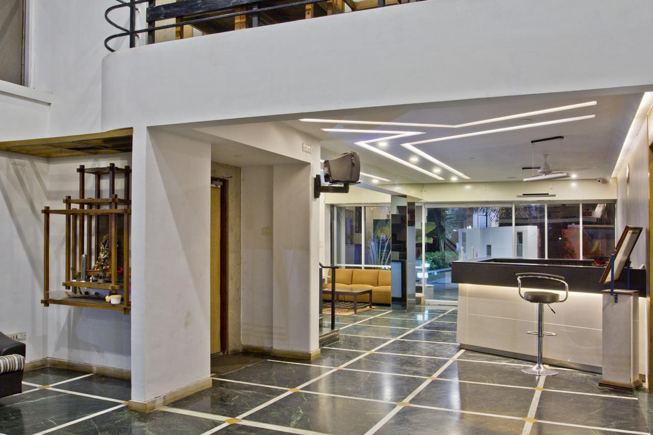 Hotel Executive Szúrat Kültér fotó