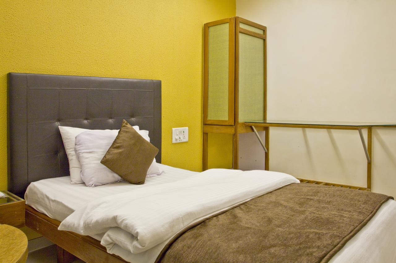 Hotel Executive Szúrat Kültér fotó