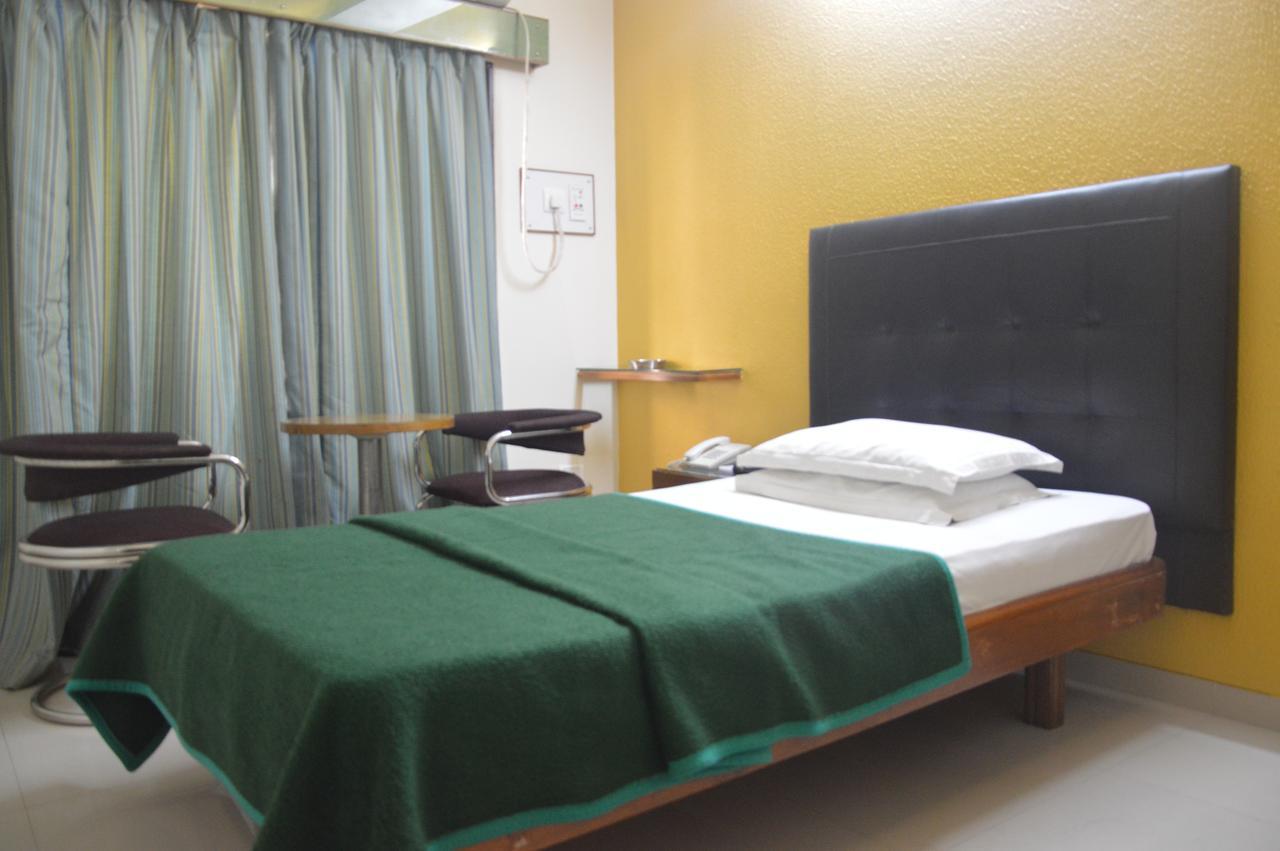 Hotel Executive Szúrat Kültér fotó
